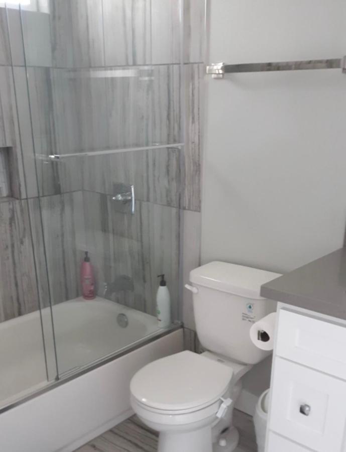 Luxury Stays Ингълуд Екстериор снимка