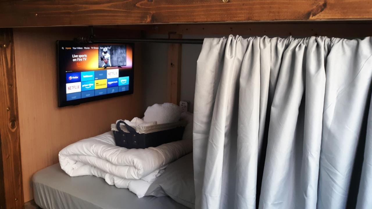 Luxury Stays Ингълуд Екстериор снимка