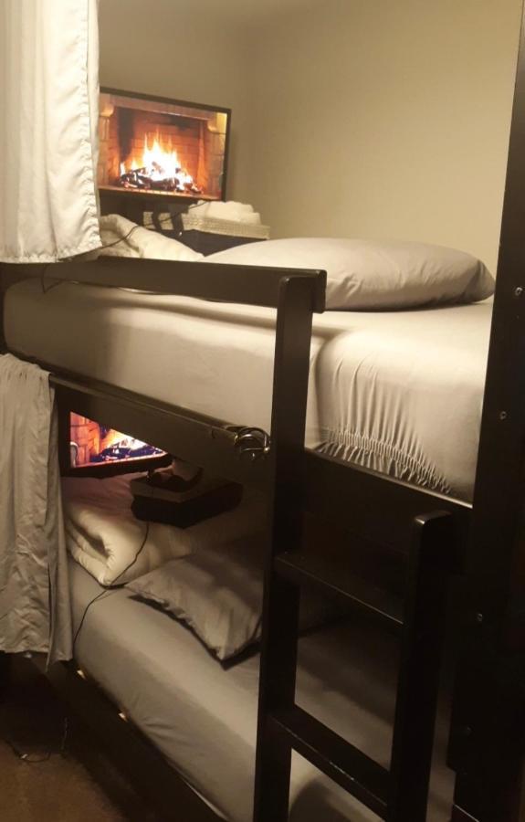 Luxury Stays Ингълуд Екстериор снимка