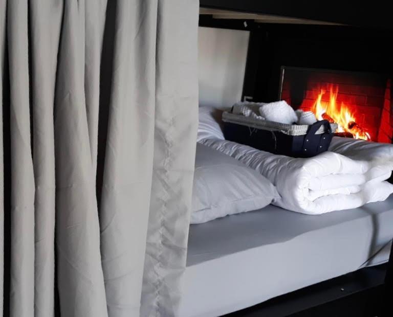 Luxury Stays Ингълуд Екстериор снимка