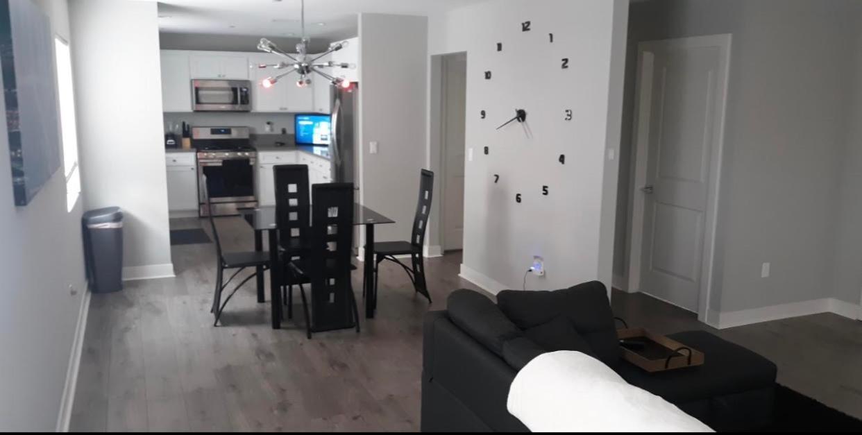 Luxury Stays Ингълуд Екстериор снимка