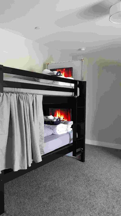 Luxury Stays Ингълуд Екстериор снимка
